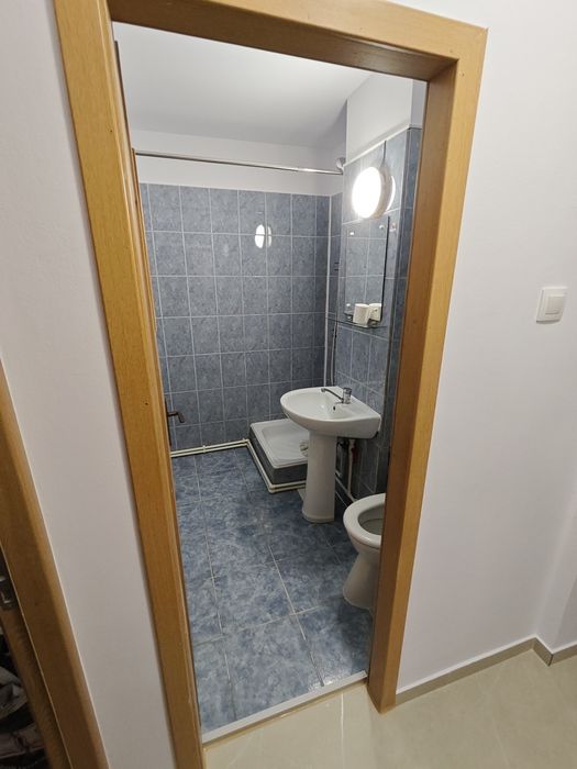 Garsonieră de inchiriat renovată recent – Zona Zahana (lângă piață)