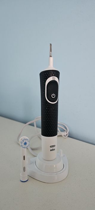 Електрическа четка за зъби ORAL B