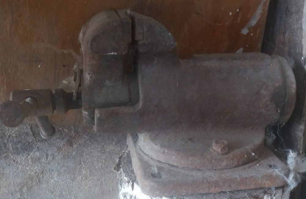 Продам тиски 35000т