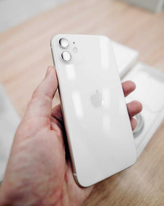 iPhone 11  64GB Белый Идеальный