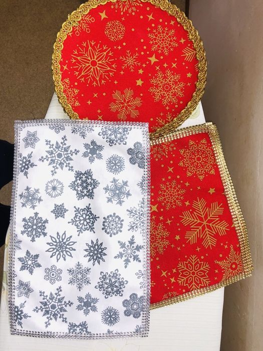 Салфетки, подтарельники продам.