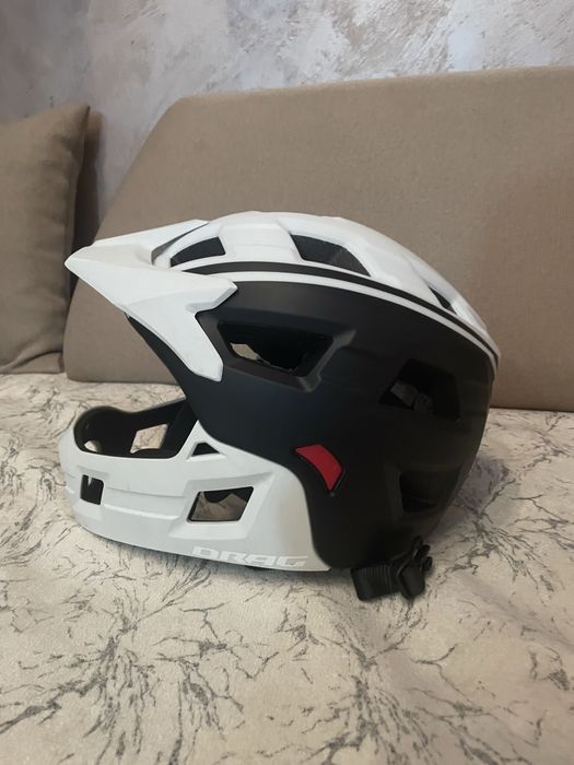 Каска на марка DRAG