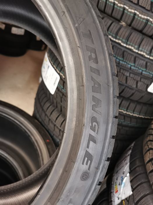 Vand anvelope de iarna 295/35x21 marca Triangle