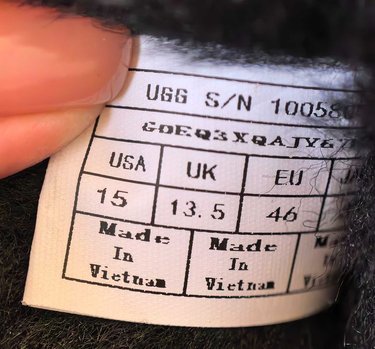 Продам угги мужские оригинал.