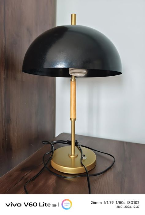 Продам настольную лампу.