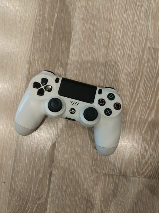 Бял джойстик за ps 4