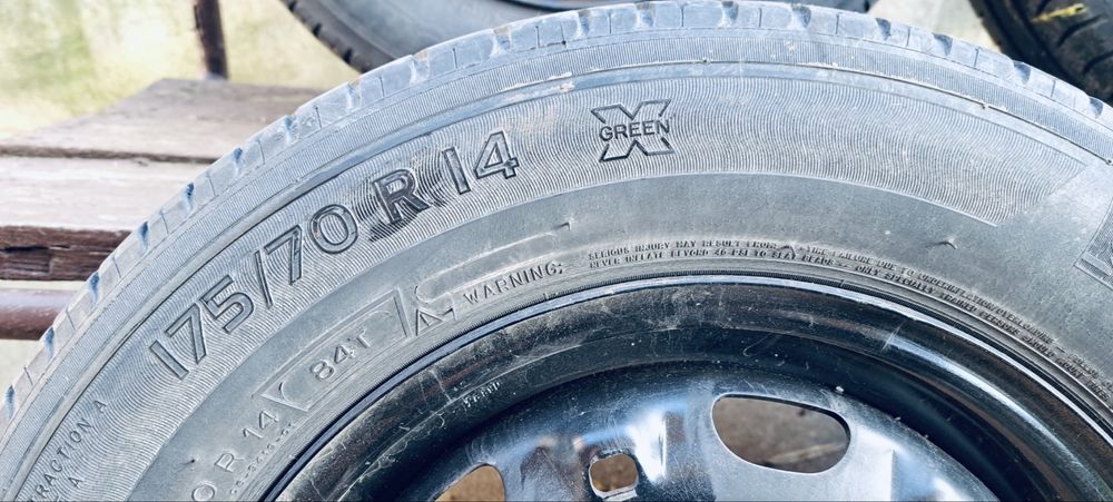 Jante + Anvelope Michelin 175/70 R14 + Capace Volkswagen