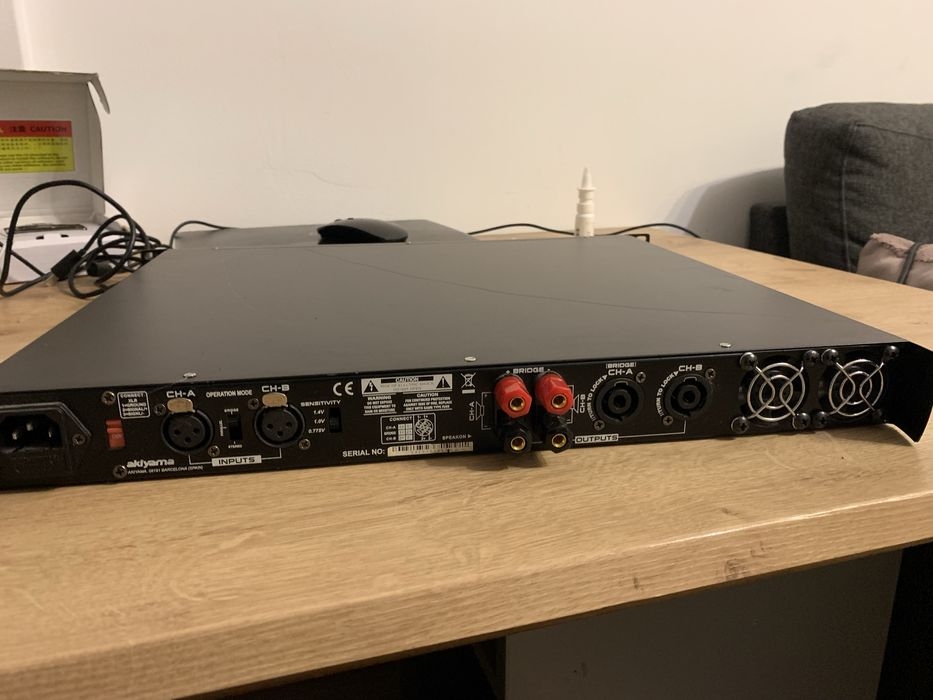 Amplificator Akiyama AMD-400 cu doua canale