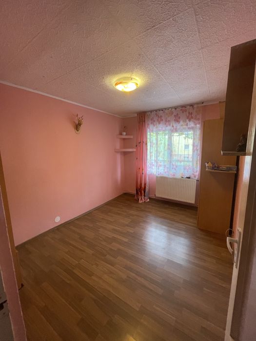 Inchiriez apartament 4 camere