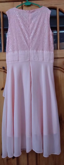 Елегантна дамска рокля в розово