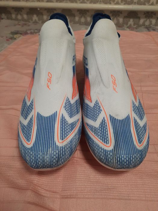 Butsa orginal F50 Futbol oʻynash uchun