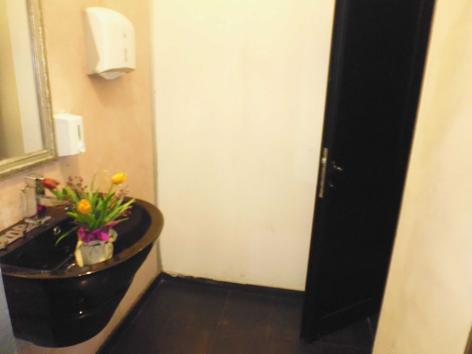 Оборудвано  заведение за продажба в ж.к. Люлин 8, гр. София