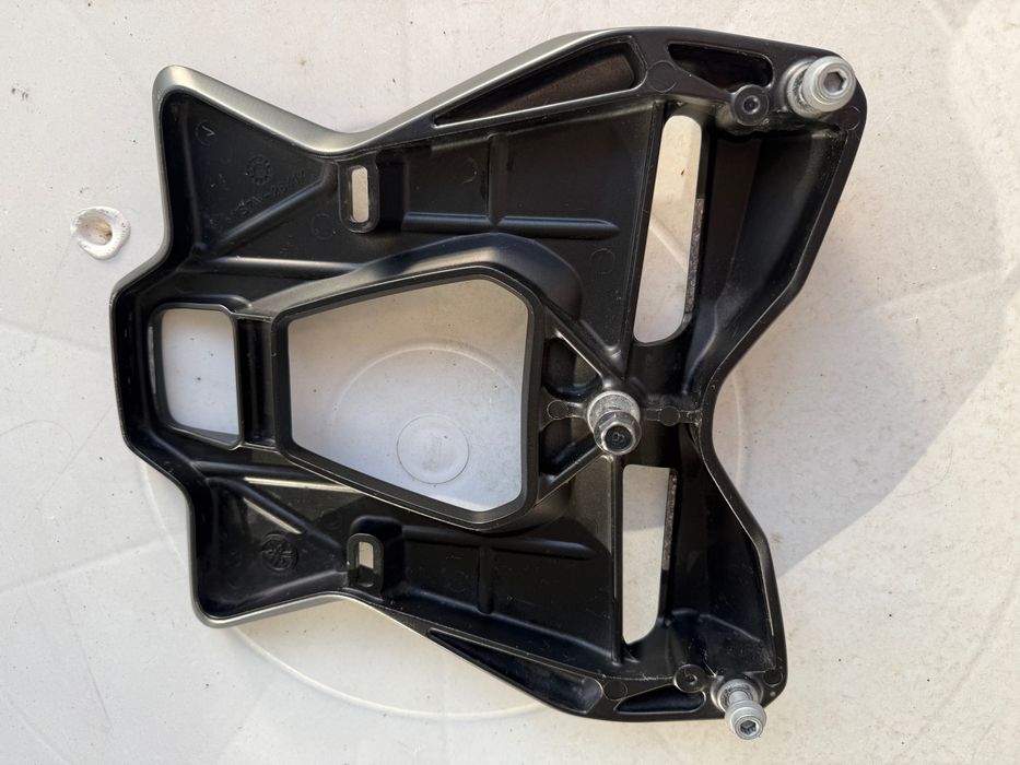 Yamaha 39-литров горен багажник, куфар с монтажна пластина, плоча