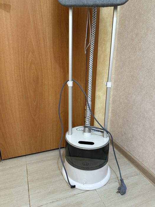 Отпариватель для одежды вертикальный