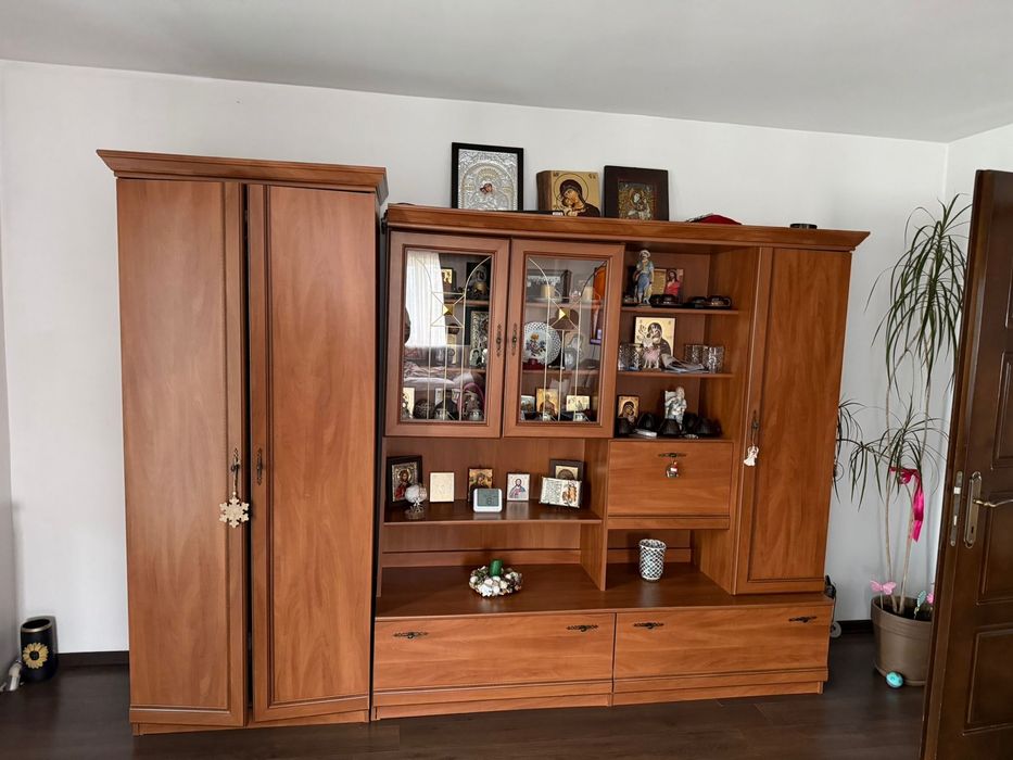 Vând mobilă sufragerie