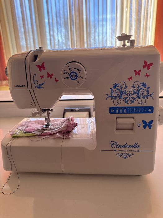 Швейная машина ( мини) электрическая