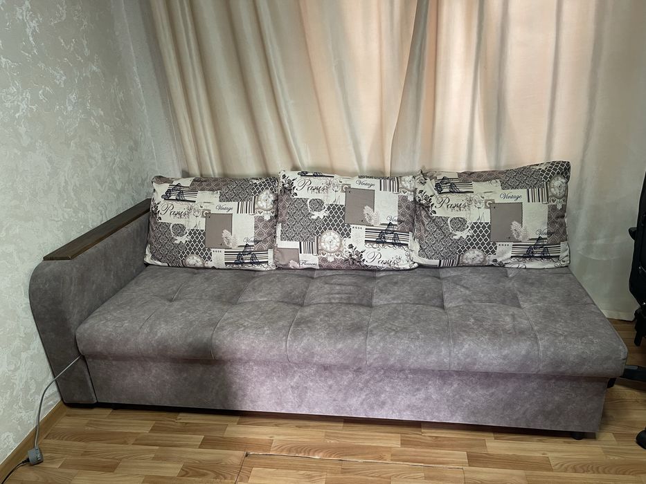 Продается диван в хорошем состоянии