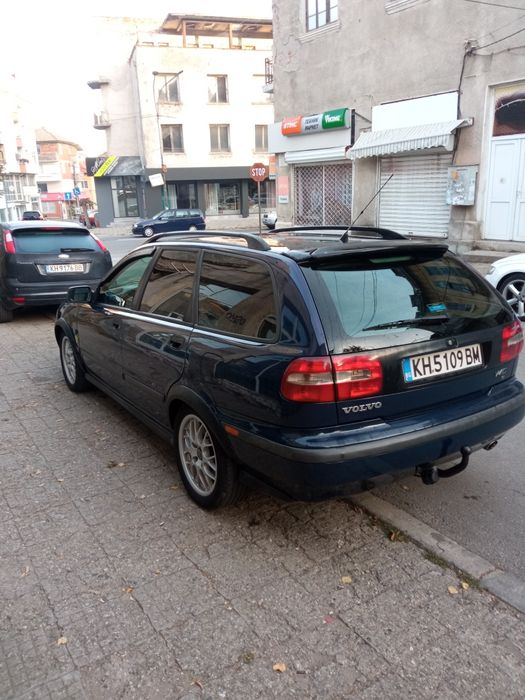 Продавам Волво в 40