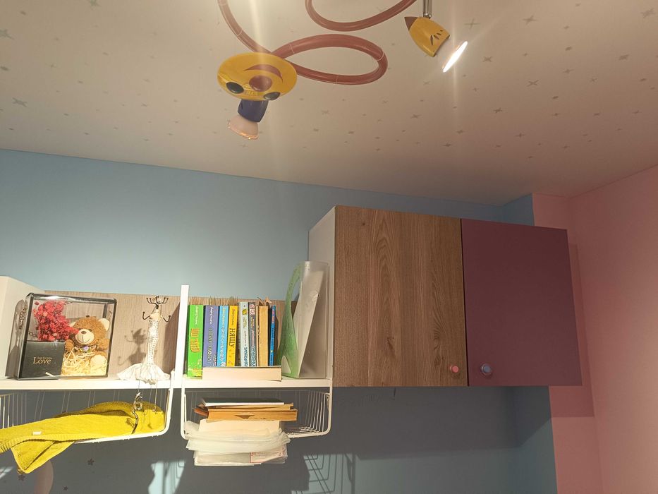 Детско легло с матрак и шкафчета за стена