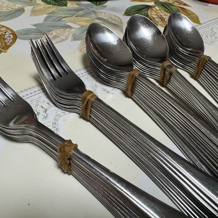 Столовые приборы