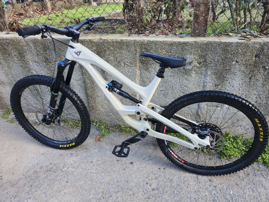 YT Capra Карбонов 27.5 цола 1x12 Sram GX Full Fox 4-бутални спирачки