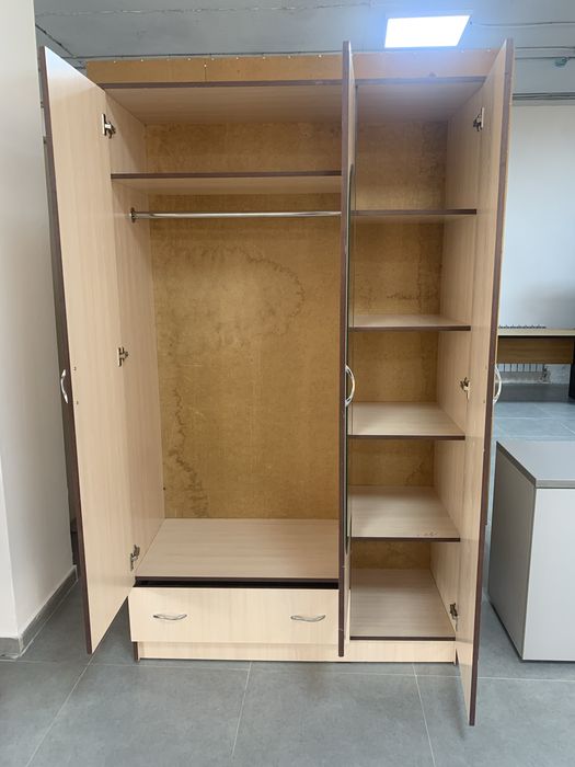 Шкаф с зеркалом!