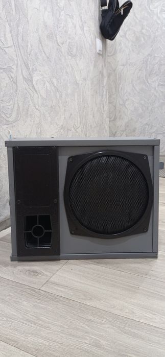 Продам сабвуфер в машину