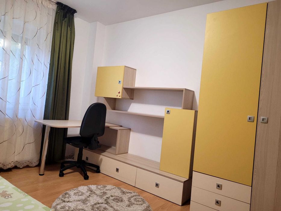 Proprietar, inchiriez apartament 3 cam, decomandat, bilateral, 2 bai, 77 mp, mobilat si utilat, centrala, Craiova-George Enescu, str. Dimbovita, et.3