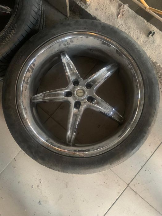 Продам диски R22 в мести с резиной