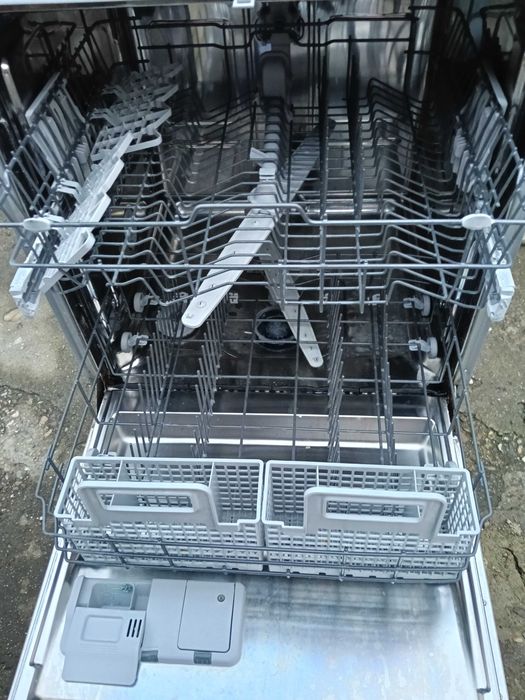 Vând mașină de spălat vase incorporabilă Bauknecht perfect funcțională