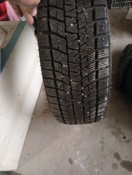 Продаю зимние шины