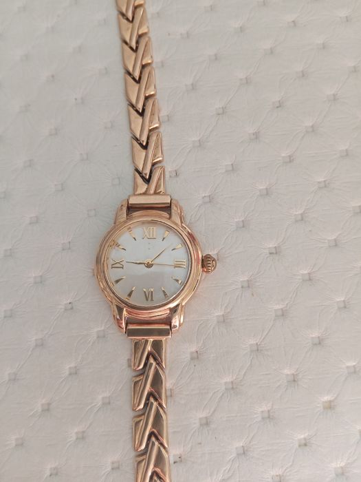 Продам часы золотые