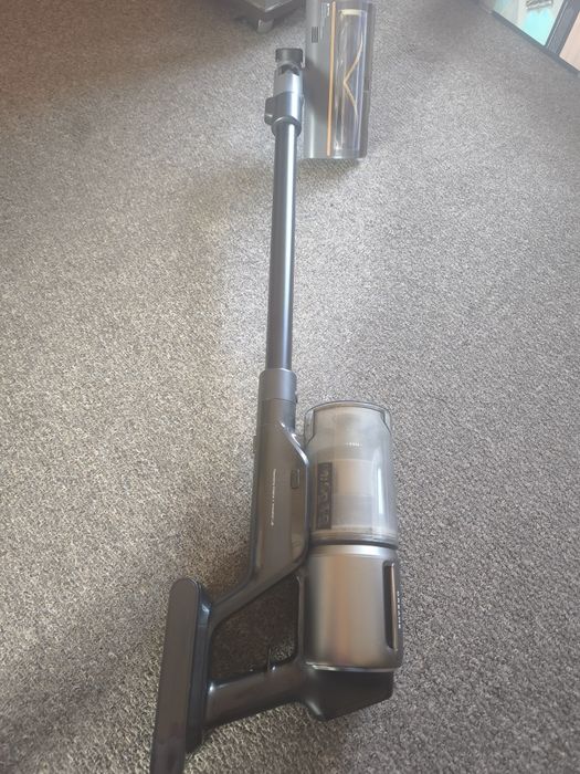 Aspirator vertical dreame  z30 cu baterie