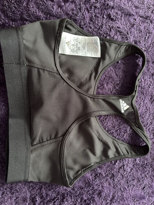 Продавам спортно бюстие