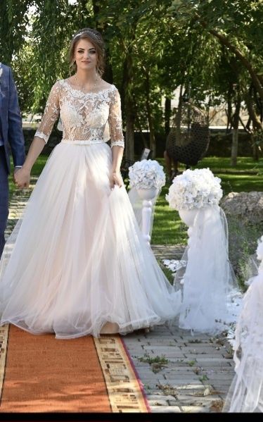 Vand rochie mireasa + voal marimea xs-s ,negiciabil  facuta pe comanda