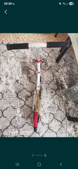 Тротинетка в бяло и червено