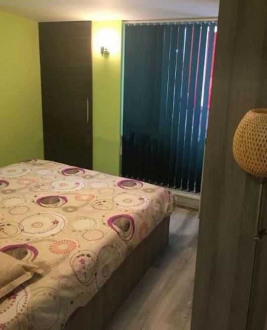 Дава се под наем Тристаен апартамент в София, Център - 63 кв.м за 550 € - Снимка #2