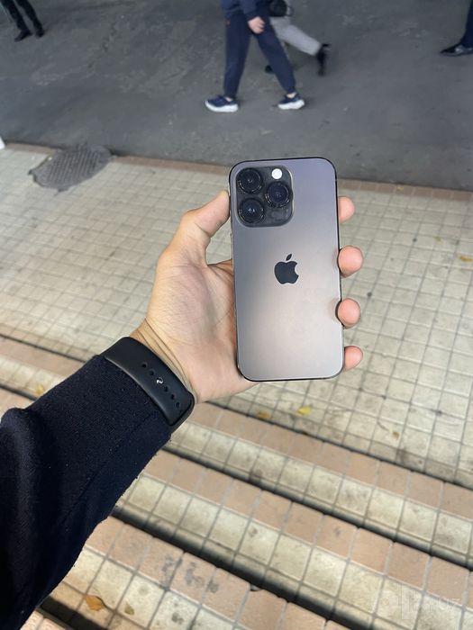 Iphone 14 pro qora