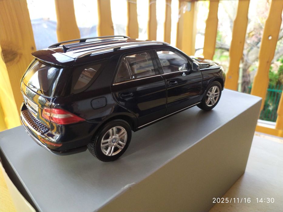 1:18 Метален модел на Mercedes M Klasse ML 2011 Minichamps