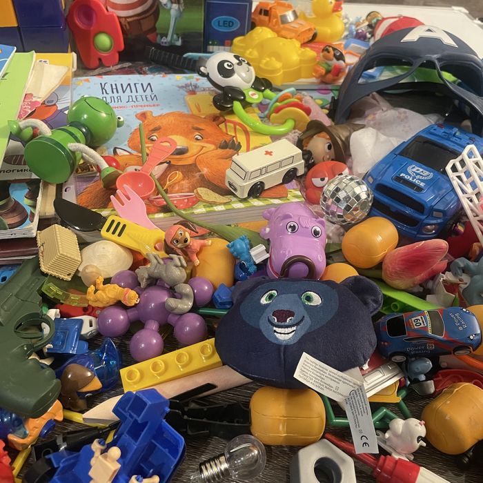 4 пакета игрушек