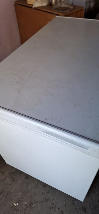 Морозильник почти новый