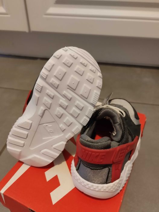 Nike Air Huarache  номер 21, нови с кутия .Цена 49 лв