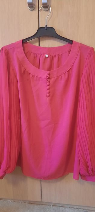 Bluza frumoasa rosie