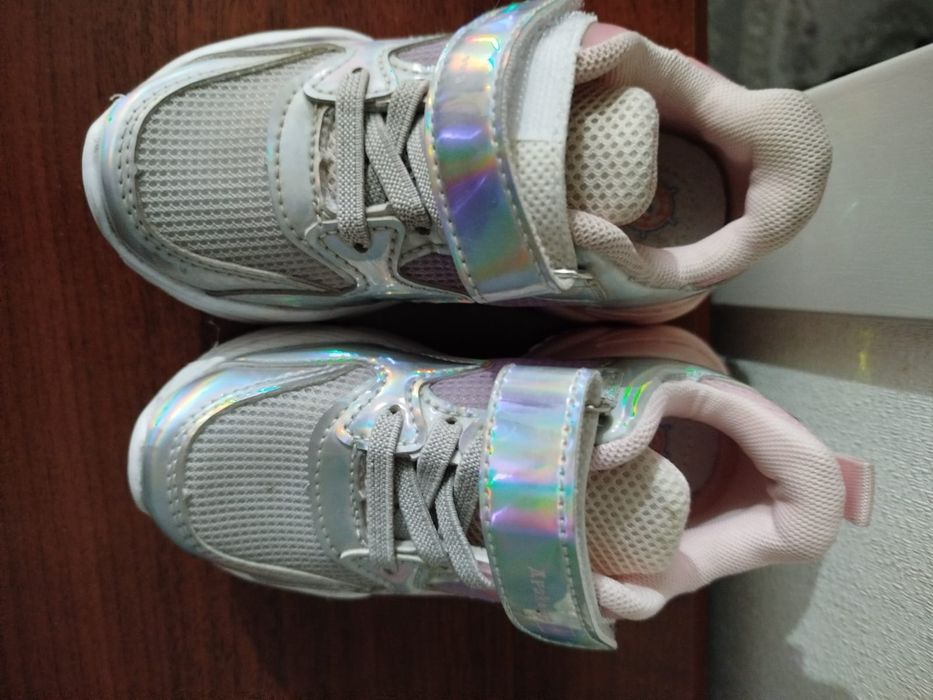 продам детские кросовки