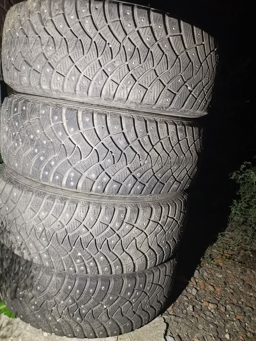 Комплект зимних шин DUNLOP