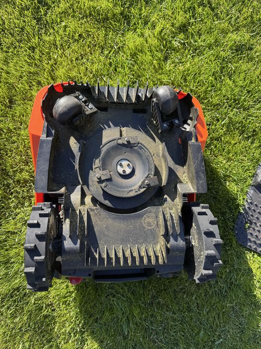 Robot tuns gazon iarba Gardena