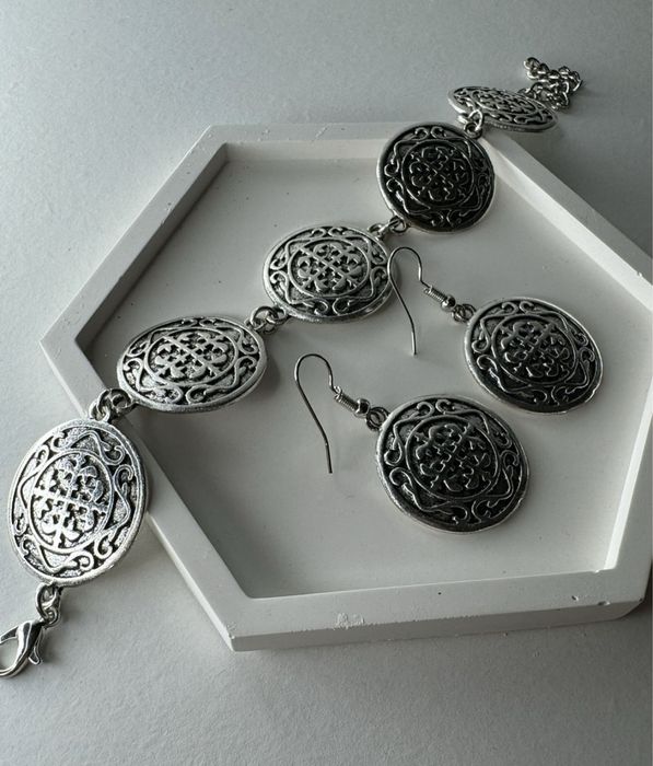 Национальные украшения