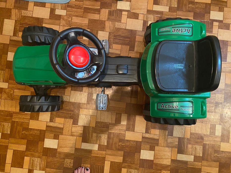 Детски трактор с педали