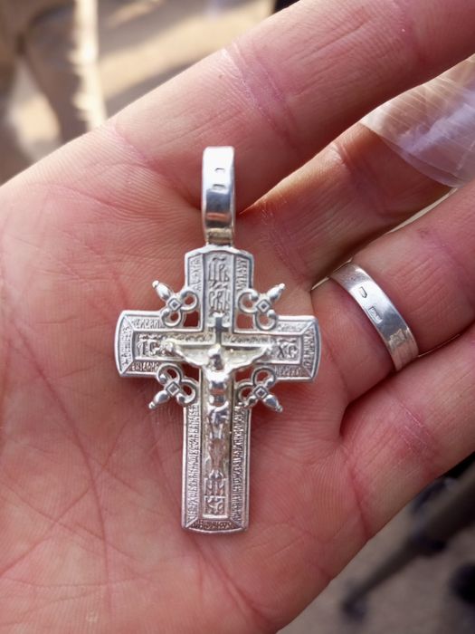 Продам крест, цепь 925 пробы серебро.