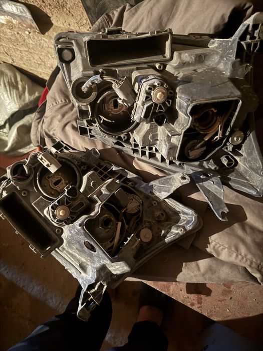 Фара тойота авенсис 2003т25